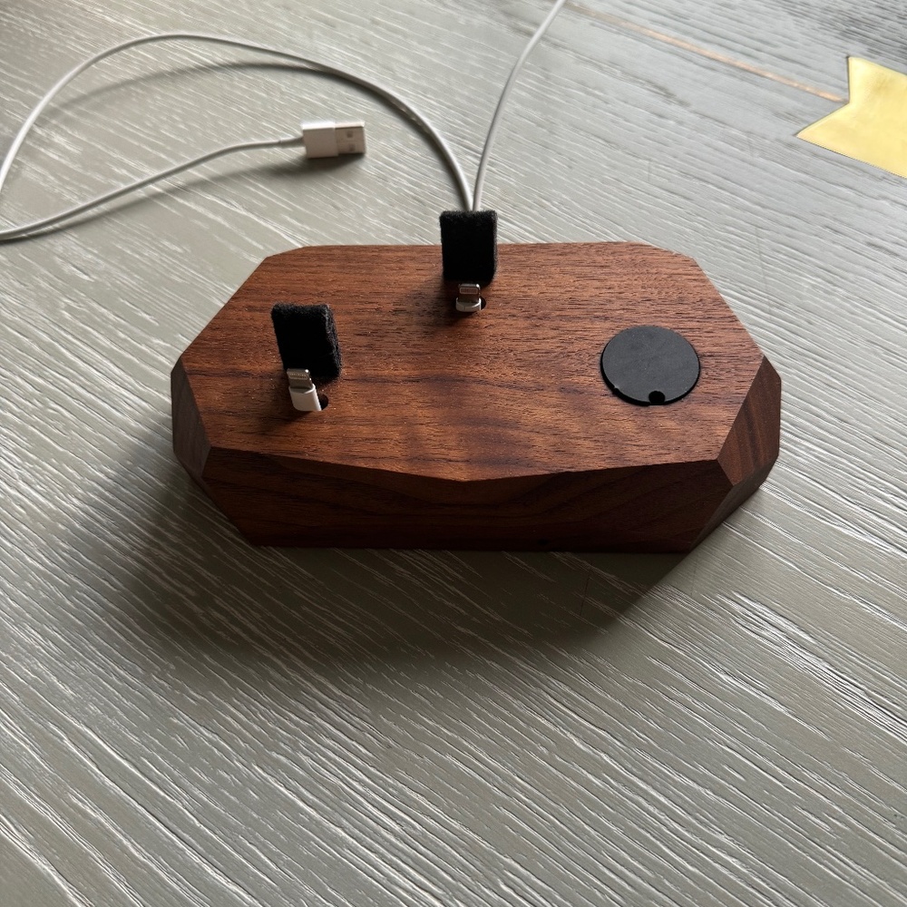 Oakywood Triple Dock Charging Station